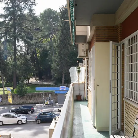 アパート Casa Nella, With 2 Bedrooms, ローマ